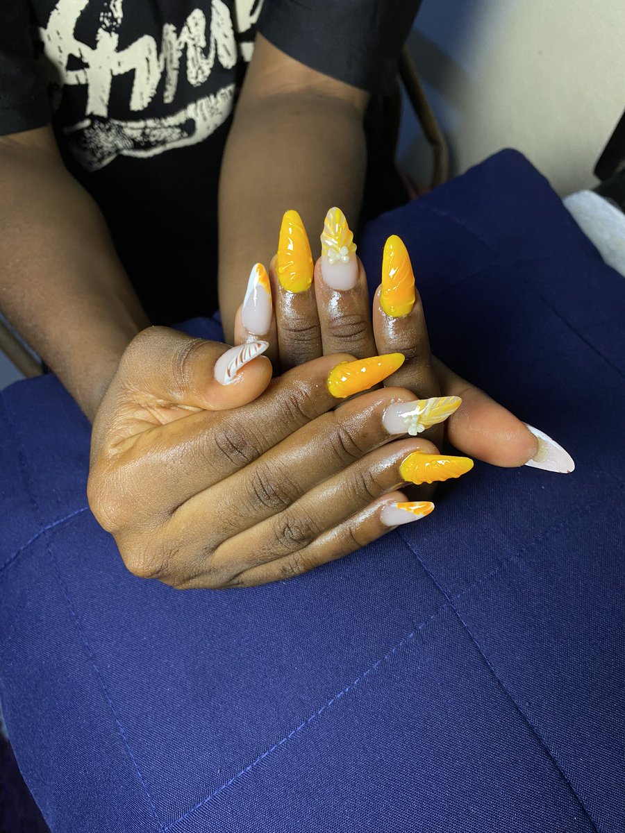 ClarisGuin's tweet photo. Nailz_by-Clariz🌸 present these gorgeousness https://t.co/m89vmqkSAb