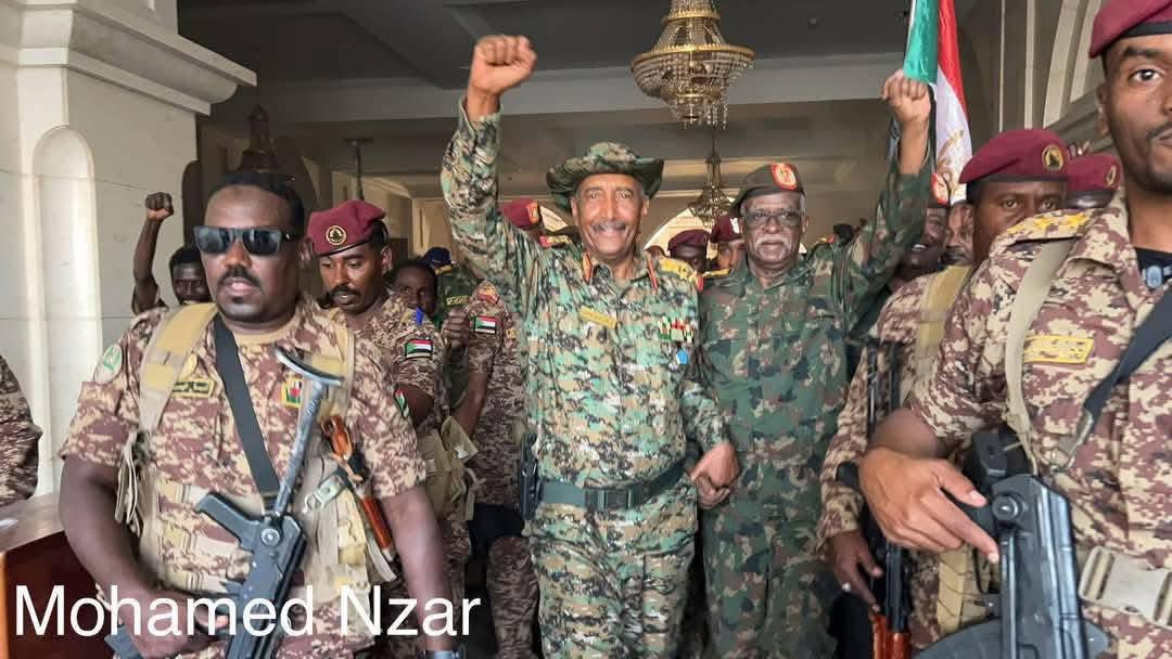 Sudan_tweet's tweet photo. البرهان من داخل القصر الجمهوري في الخرطوم 
#السودان https://t.co/4Oa3lKw6iM