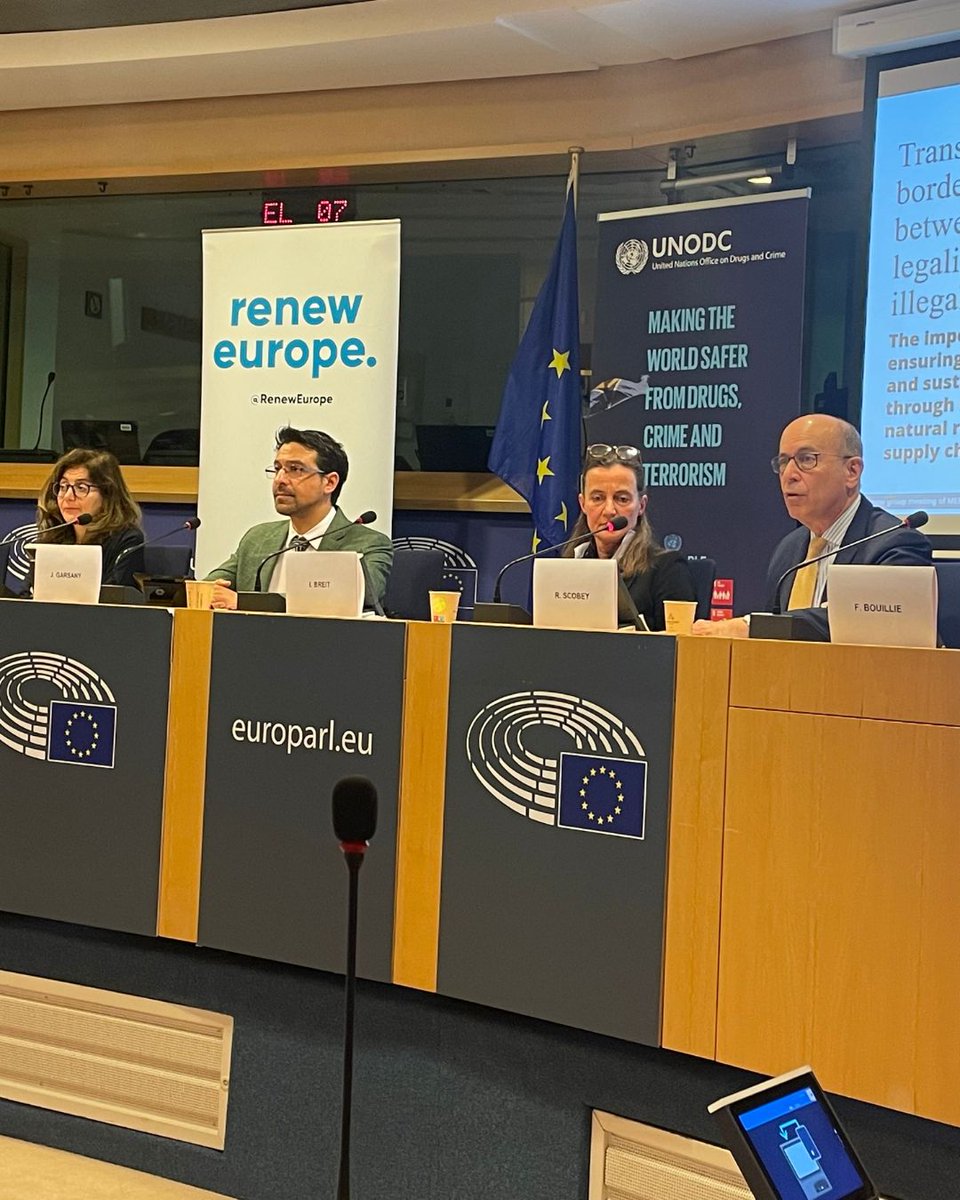 TRAFFIC_WLTrade's tweet image. Executive Director, Richard Scobey, joined a high-level panel at #EU #EnvironmentalCrime event alongside @UNODC, @Europol, & @EU_Commission. Discussing the #EUGreenDeal legacy & tackling illegal #WildlifeTrade through multi-sector collaboration. π
@WWFEU