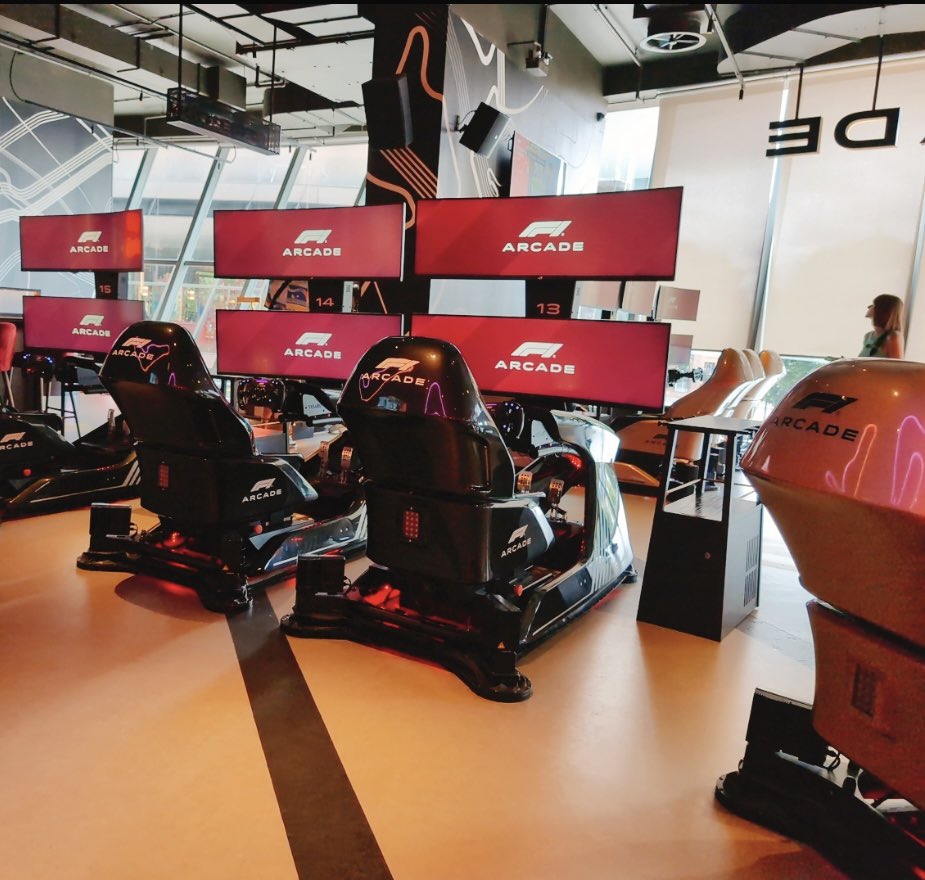 OK3ZZY's tweet photo. SO MUCH FUN!! 
#F1 #F1Arcade #Simracing https://t.co/pHqIQJIy4W