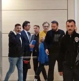 F1turnusol's tweet photo. Milleti aşşagılamaktan başka bi boka yaramayan yönetmen bozuntusu, nasıl da fare gibi tırsıyor. https://t.co/SagoQq0a8Q