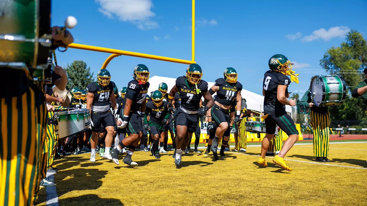 WelshIzaya's tweet photo. I will be at @BHSUFB spring football game and official visit April 12-14! @BreskeJosh @DavidsonDrake12 @CoachSturdivan1 @keiththompson21 @BrandonHuffman @VTD_Sports @JacksonMoore247 @LJ_Reyna @PGregorian #YellowJackets #fearthesting #swarmdays #playinthehills #weoverme 🐝 https://t.co/vMp7jc8TUp