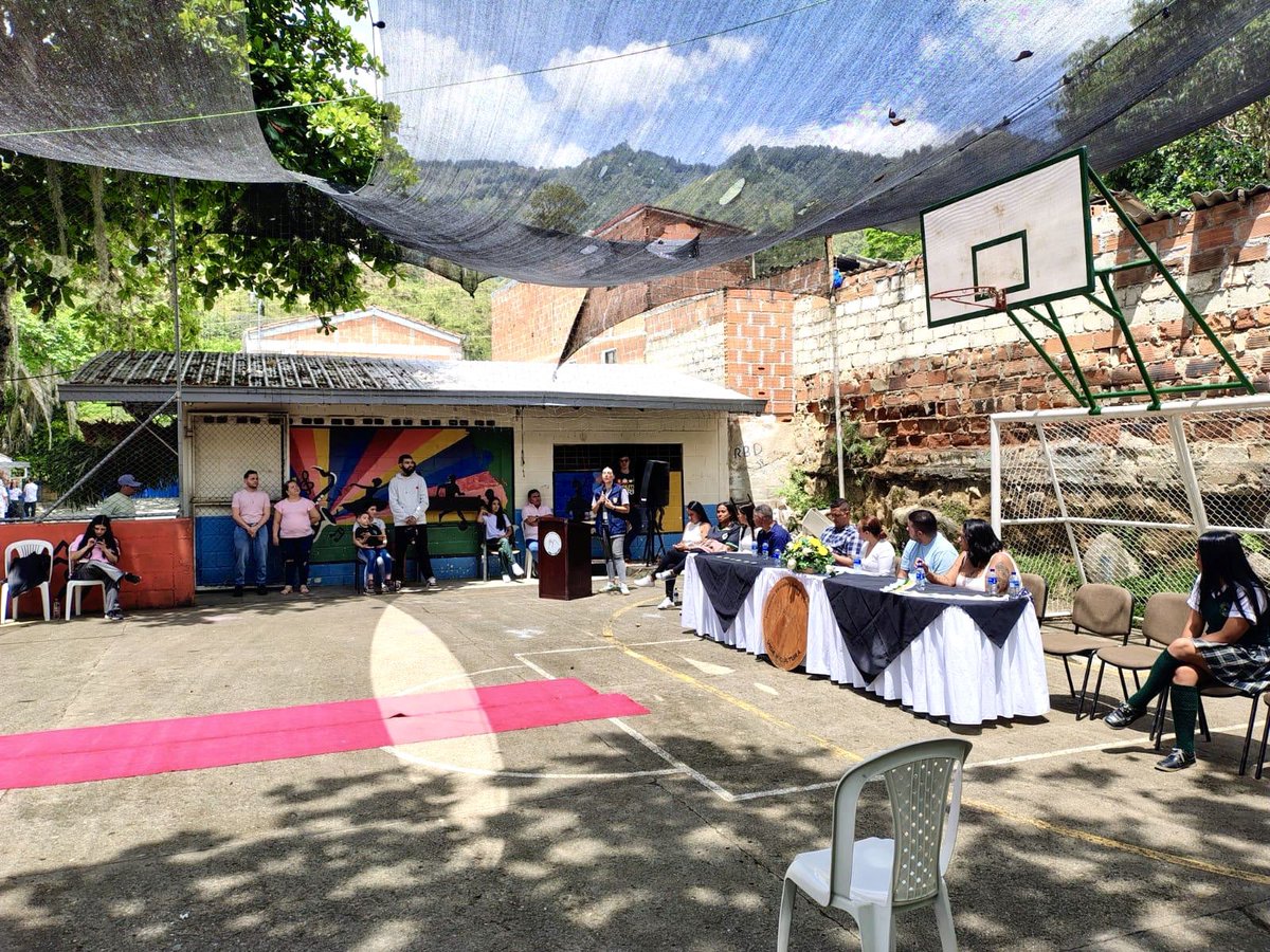 📢 La Personería de Bello presente en la formación de líderes estudiantiles 👩‍🎓👨‍🎓

Con orgullo acompañamos la posesión del contralor y personero estudiantil de la Institución Educativa Antonio María Bedoya, reafirmando nuestro compromiso con la promoción y participación ciudadana.