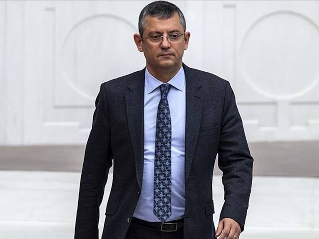 Özgür Özel sizce nedir?

A - Provokatör 
B - Ajan 
C - Hain 
D - İslam düşmanı