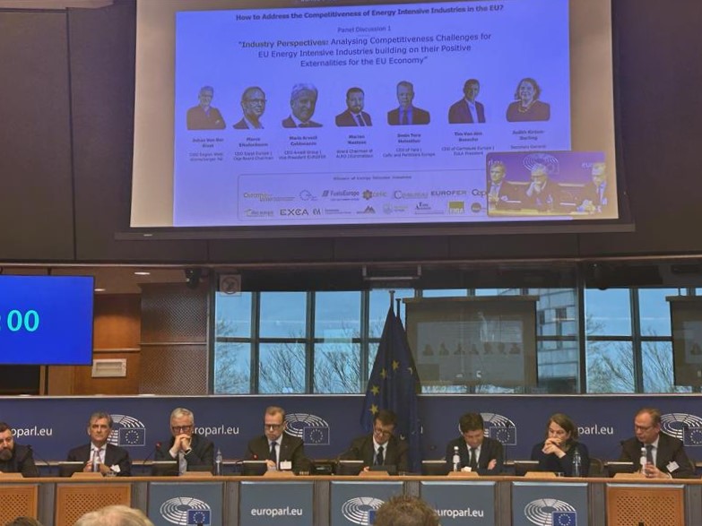 Svein Tore Holsether (@stholsether) on Twitter photo Europe is at a crossroads. High energy costs and investments to decarbonize demand action.
We need a business case for competitive decarbonization with costs shared fairly across the value chain.
Thank you, MEP <a href="/giorgio_gori/">Giorgio Gori</a>, for hosting this conversation at the <a href="/Europarl_EN/">European Parliament</a>. Europe is at a crossroads. High energy costs and investments to decarbonize demand action.
We need a business case for competitive decarbonization with costs shared fairly across the value chain.
Thank you, MEP <a href="/giorgio_gori/">Giorgio Gori</a>, for hosting this conversation at the <a href="/Europarl_EN/">European Parliament</a>.