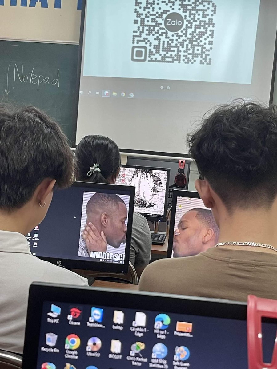 lowkeydex's tweet image. bro 😭😭