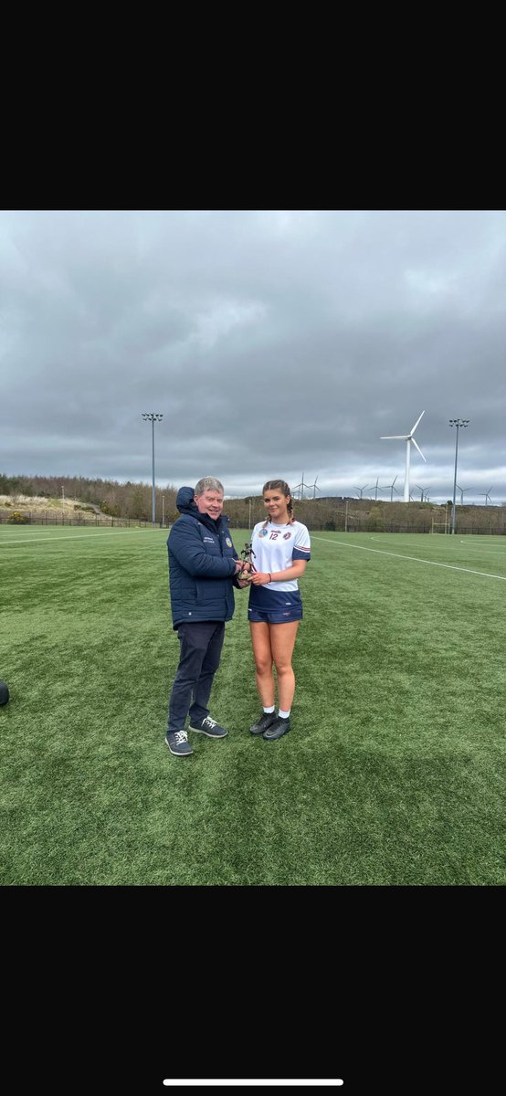 Well done to our Senior Camog’s who won the Sciath Rosina McManus shield today over St Aidan’s Cootehill in a 3 point victory. The girls came back strong in the second half to take the win. Captain Katie C and Katie McK (POTM) along with the team and Miss Magee 👏🏽🟪⬜️🟦