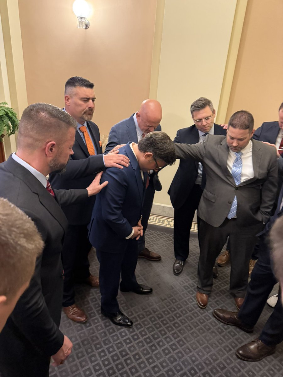 NathanLorick's tweet image. An honor to meet with some of our nations leaders! We had the honor of meeting with & praying over Speaker of the House, @Speakerjohnson! Also met with @tedcruz, @jameslankford @RepMarkHarrisNC & @repkevinhern! Thanks @LeatherwoodERLC, @dandarling & the @ERLC for the connections!