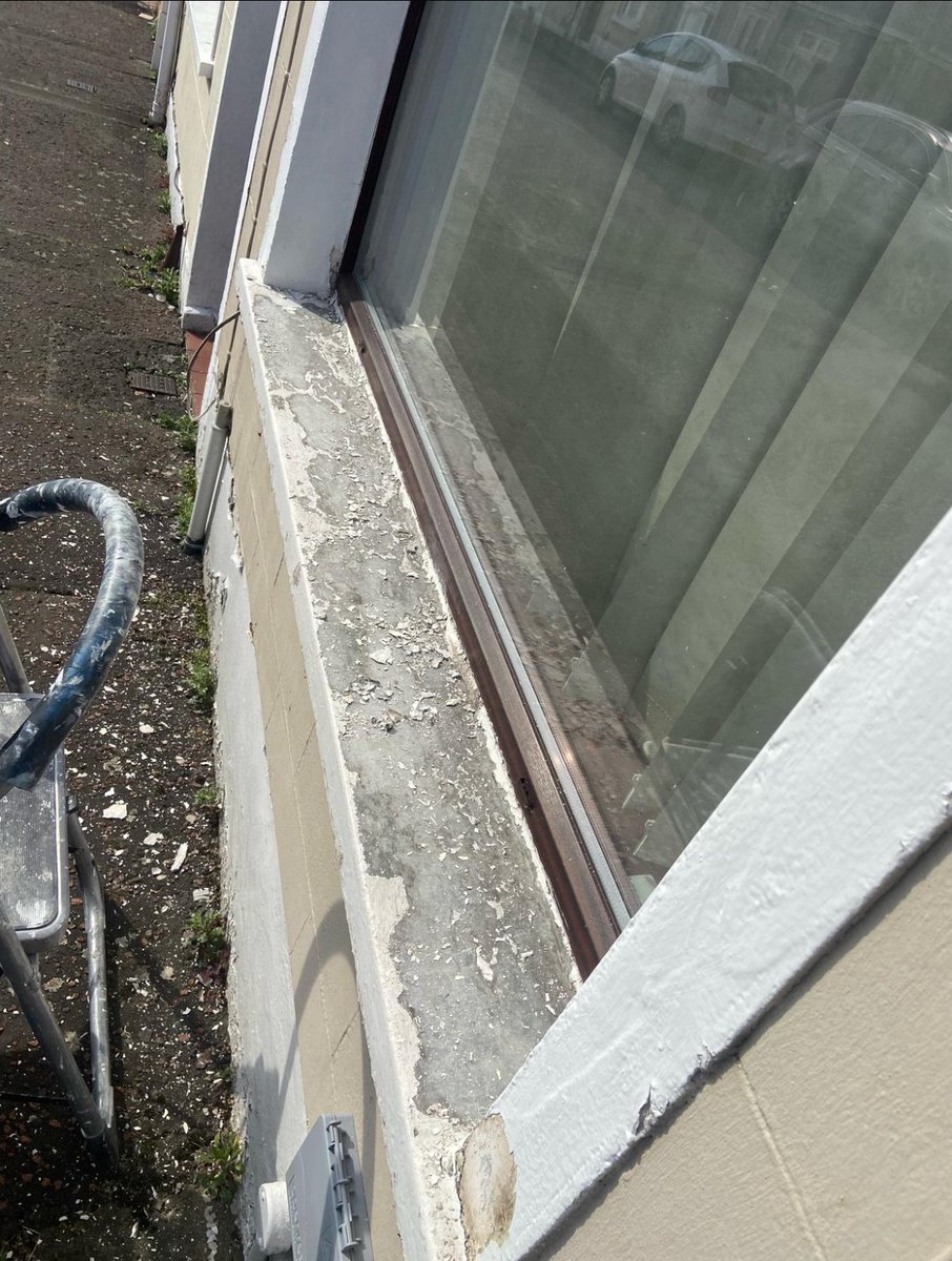 propertyni's tweet photo. Have a look at this before and after of this newly painted window sill!
With the better weather around the corner get in touch with our Facilities if you are needing exterior painting completed
#facilities #painting #northernproperty https://t.co/aG7TqoiZm7