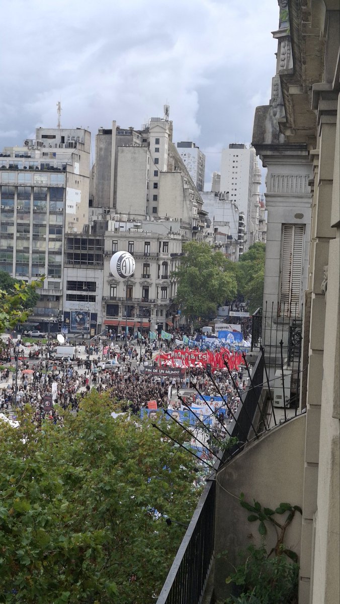 Presentes en este #24Marzo junto a los trabajadores jubilados de ATE y su presidenta Noelia Guzmán; el secretario general de ATE <a href="/rodoaguiar/">Rodolfo Aguiar</a> y su adjunta <a href="/MercedesCabezas/">Maria Mercedes Cabezas</a> y Juan Martín Guevara #Son30Mil