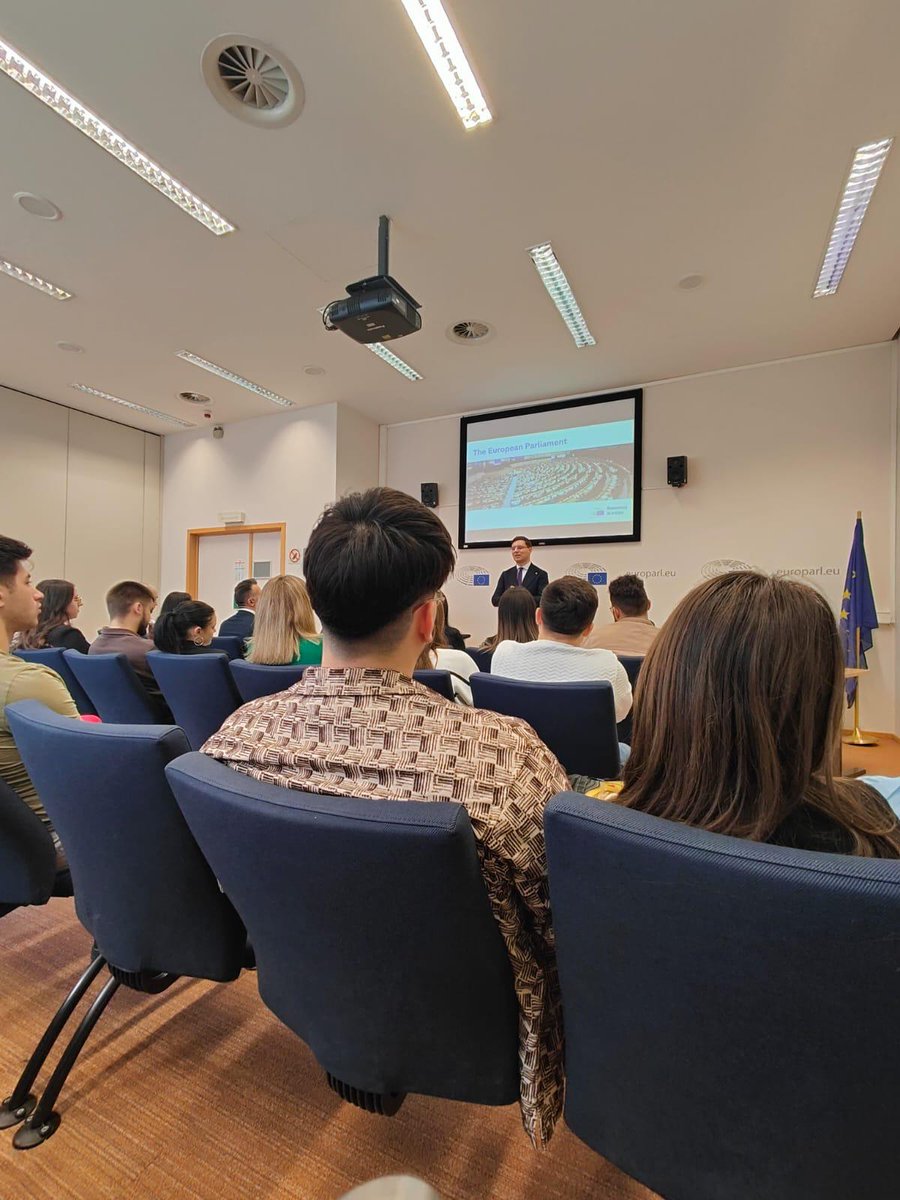 Victor NEGRESCU (@negrescuvictor) on Twitter photo Energy, ambition, and fresh ideas! ⚡
Great to welcome 30 young people from rural #Romania at <a href="/Europarl_EN/">European Parliament</a> via #ErasmusVillage.
We talked about how youth can shape EU policies & the future of rural areas.
Proud to secure:
✅ €422M extra for youth & education
✅ €4.3B for Energy, ambition, and fresh ideas! ⚡
Great to welcome 30 young people from rural #Romania at <a href="/Europarl_EN/">European Parliament</a> via #ErasmusVillage.
We talked about how youth can shape EU policies & the future of rural areas.
Proud to secure:
✅ €422M extra for youth & education
✅ €4.3B for