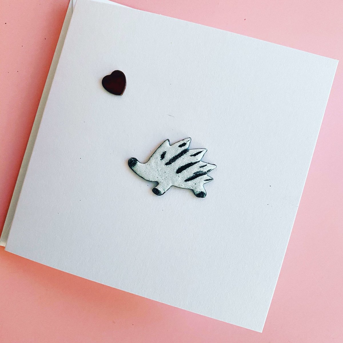 MaisyPlum2's tweet photo. Sending Hedgehugs Greeting Card https://t.co/QPKyAV4Azt #bizbubble #HandmadeHour #UKHashtags ##UKCraftersHour #shopsmall #MHHSBD #giftideas #Firsttmaster ##UKGiftHour #inbizhour #EnamelCard https://t.co/wMSwQisRwp