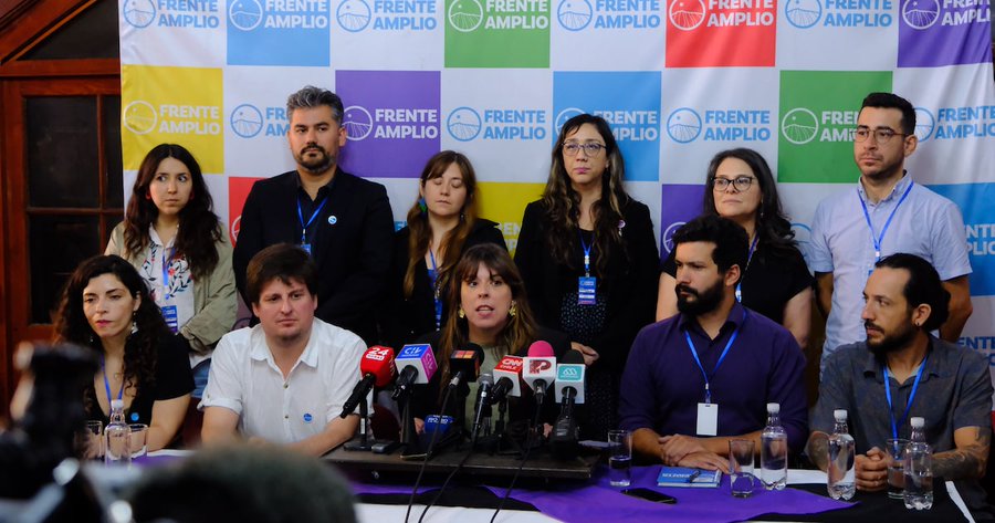 La respuesta del diputado Diego Ibáñez a Daniel Matamala es contundente. 
En el Frente Amplio creemos que las AFP son incompatibles con la seguridad social, creemos que la educación pública debe servir al desarrollo personal y del país, creemos que el CAE fue una mala política y
