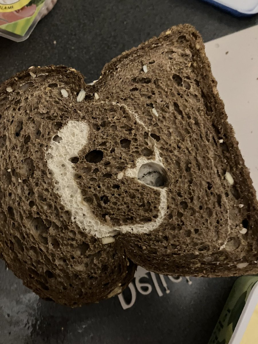 Biekstra72's tweet photo. Hey @albertheijn, wat zit er nou in mijn brood??

AH Les pains boulogne https://t.co/PXii4WDpLO