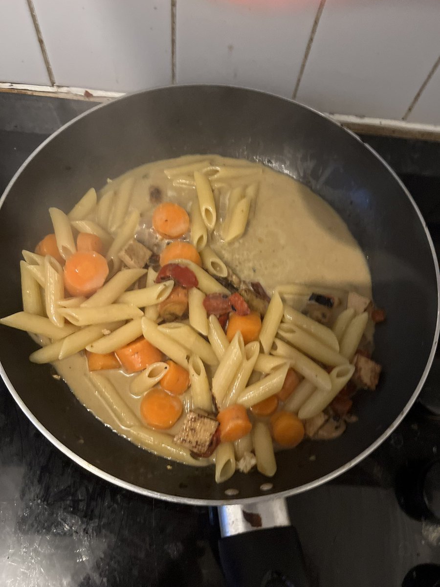 lukes_treets's tweet photo. thaiwanesk chicken paster 
no spoon £30
with spoon £32.50 https://t.co/8WjzWxb2Od