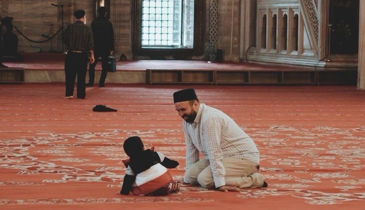 Çocukların dünyâsına korkutarak,sinirle değil sevgiyi,neşeyi,mutluluğu serpe serpe  girin…

|| Bâzgeşt