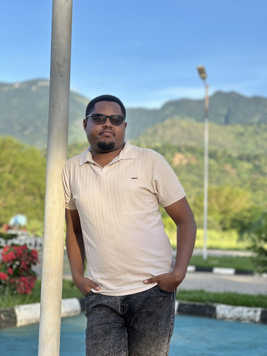 sajo_mwaihabi's tweet photo. Katika mambo ambayo nimefunza kwenye uwekezaji wa Biashara zangu ni:-

Biashara nyingi zinakufa kwa sababu wamiliki wengi wa biashara hawafanyi mambo haya:-

1. Kufanya UTAFITI wa kina kuhusu Bidhaa zao, huduma zao na mahitaji ya wateja.

2. Kufanya TATHIMINI za mara kwa mara kujua maendeleo ya Bidhaa, Huduma, Wateja na Mtaji.

3. KUAJIRI pasipokuwa na utayari na mipango mizuri ya kutoa ajira hiyo.

4. Kutokuwa na CONSISTENCY katika kuboresha na kusimamia huduma zako.

5. Kutokuwa na mipango mizuri ya kufanya MARKETING ya biashara yako na kupelekea kutopata wateja mara kwa mara.