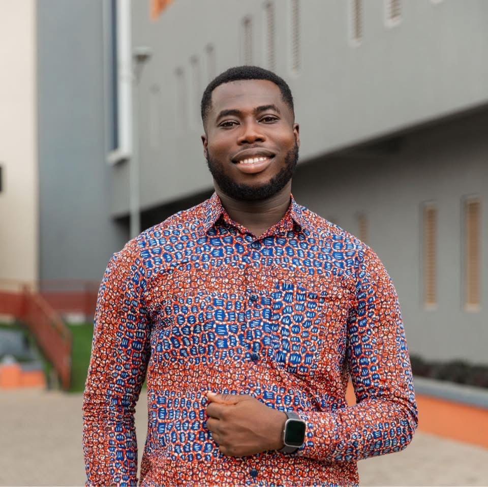Meet Dennis Tandoh, a KNUST alumnus and Senior IT Technician at the KNUST E-learning Centre also a Sound Engineer, professional photographer, and a drone pilot.

Despite studying BSc. Biological Science, he is the talented photographer behind most iconic &amp; viral NSMQ images.⭐🧠