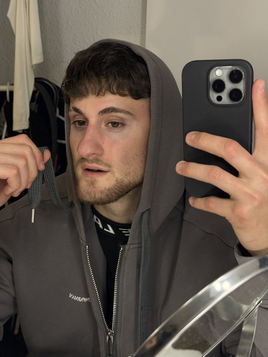 waantoni_'s tweet photo. Iba a estornudar 😪🩶 https://t.co/yyZhBdjuMa