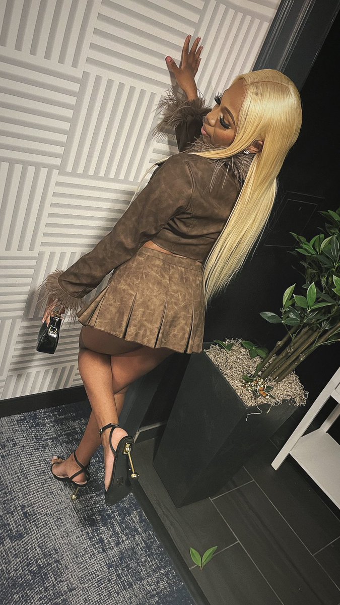 1 of 1 💕 tweet media