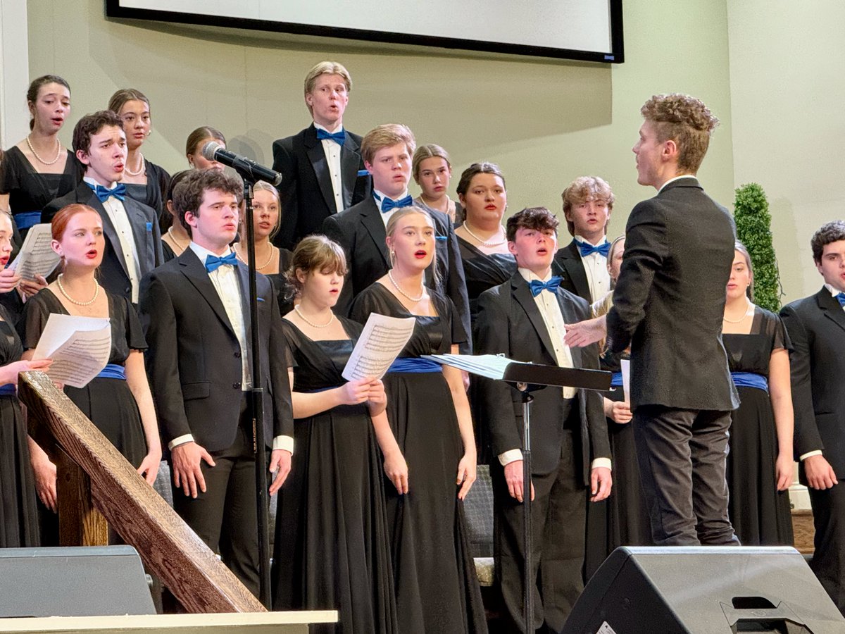 MergeAtBroadway's tweet photo. Last night the LCA chamber choir held their spring concert at Broadway - you can watch it on YouTube here: https://t.co/qcfk5KIILX #WeAreLCA 🎶 https://t.co/SrEpVIjhSB