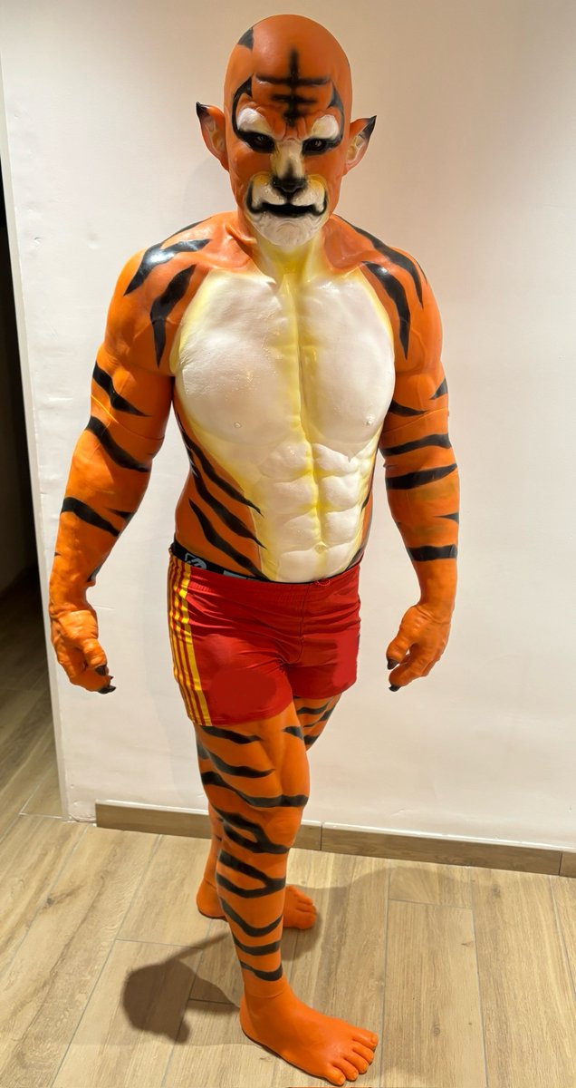 "Awaken the beast within you" 
I think I took this proverb a little too seriously

<a href="/Smitizen/">SMITIZEN</a> #smitizen #transformation #tiger #beast #animal