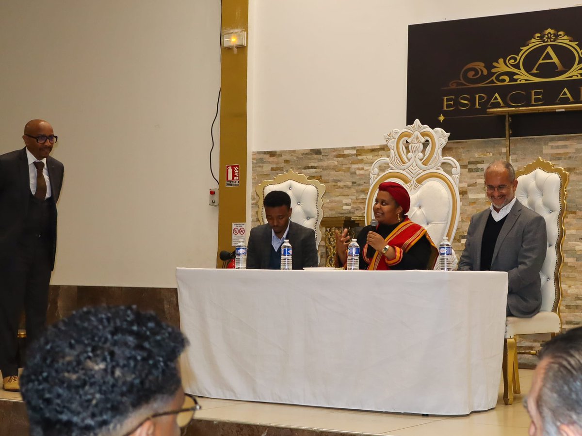 hayat_atia's tweet photo. 1/2
Hier ce fut plaisir d’être présents pour la Grande Table du Ramadan organisé par le #CollectifdesIndignés qui regroupe 27 pays africains et leur diaspora.
@NoraPreziosi @CollartFrederic et ceux de la Mairie des 13/14 ont partagé ce #Ftour préparé avec le cœur. https://t.co/kbr4DLzoNH