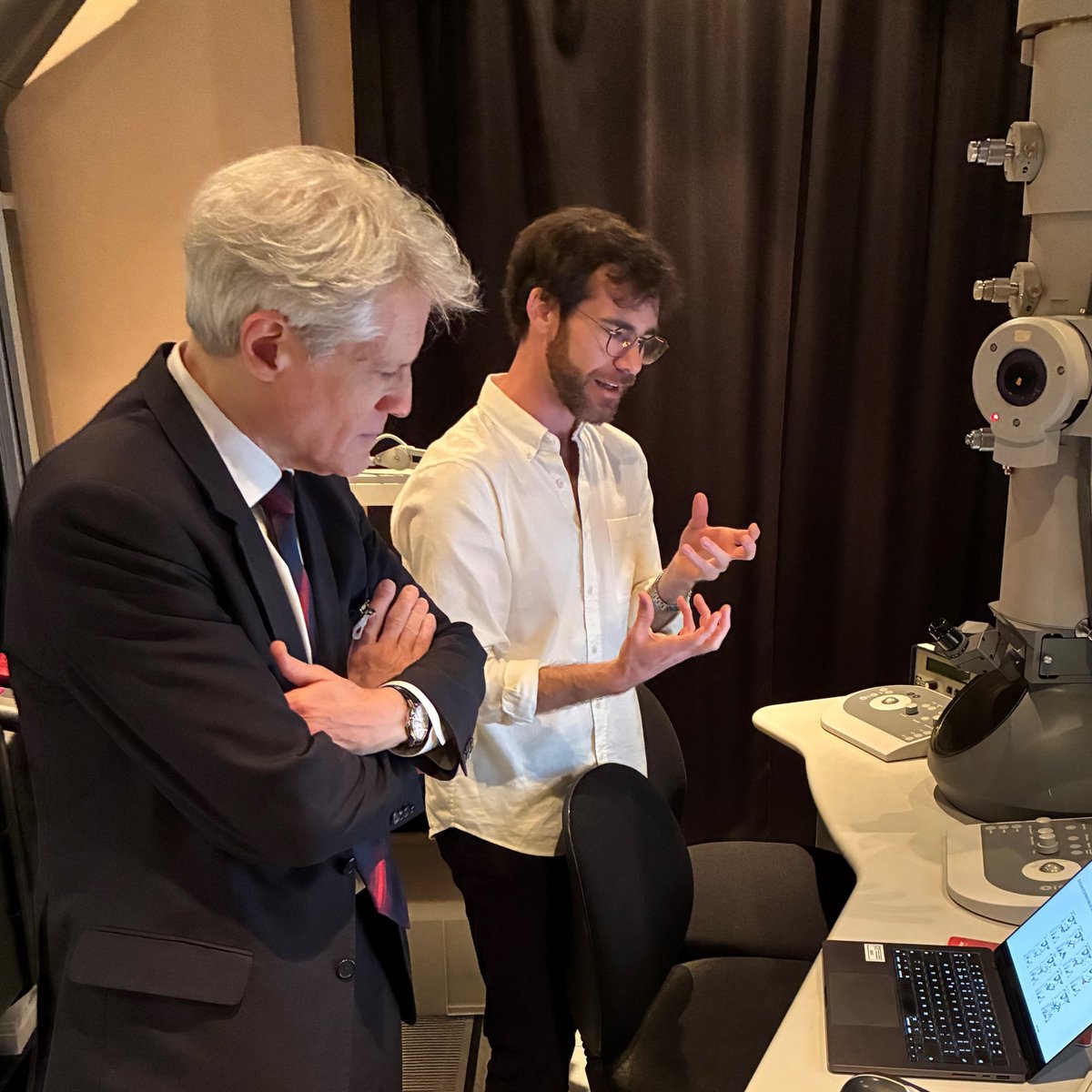 It was fantastic to host our local MP, Ben Coleman <a href="/ChelFulhamBen/">Ben Coleman</a> at our Chelsea campus last week 🥼🧪

We introduce Ben to our scientists working in our Division of Structural Biology and Division of Cell and Molecular Biology 🧵⬇️