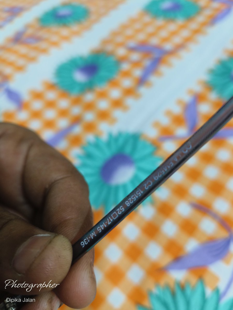 JalanDipika's tweet photo. I bought a spec from @Lenskart_com on 4 dec...whenever I clean my lens ..the cloth got stuck in the upper portion..there is space gap in both the upper side of the lens which make the dust stuck in the gap... Kindly help ...for the reference image is attached  @peyushbansal https://t.co/sj2zB12I1Y