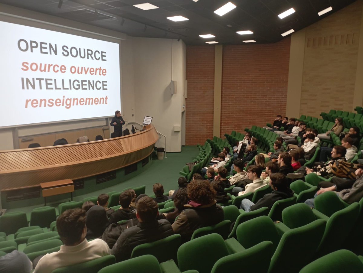 Lundi dernier, l'#IUTBlagnac a eu le plaisir d'accueillir 2 cadres du #B2RS <a href="/CommandementAPR/">CAPR</a> <a href="/11eBP/">11e brigade parachutiste</a> <a href="/armeedeterre/">Armée de Terre</a> pour 1 operation de sensibilisation à l'#Osint👉Résultats 5 étu. en #Cybersecurite #RTBlagnac ont candidaté en tant que réservistes en  renseignement source ouverte.