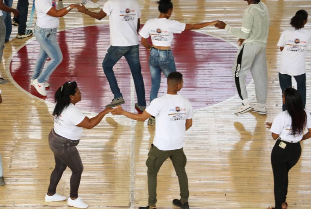 GHNordelo5's tweet photo. Cuando practiquemos para romper un récord mundial en saludo al 65 Aniversario de los #CDRCuba no diremos nada, pero habrán señales... #Cuba #65AñosCDR #UnidosXCuba https://t.co/A6my1tGIa5