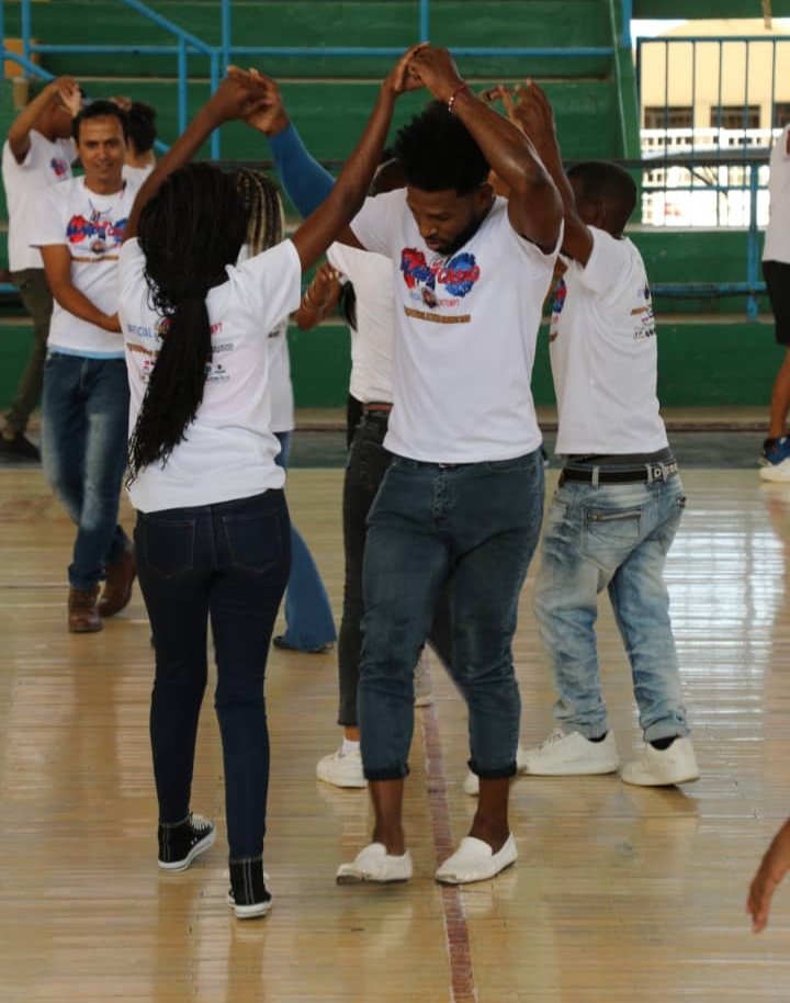 Cuando practiquemos para romper un récord mundial en saludo al 65 Aniversario de los #CDRCuba no diremos nada, pero habrán señales... #Cuba #65AñosCDR #UnidosXCuba