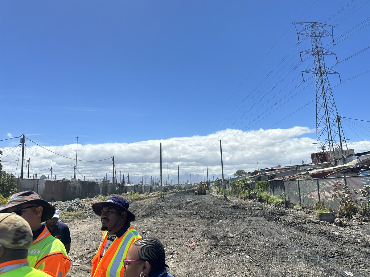 rmaseko's tweet photo. @PRASA_Group @MetrorailWC @ReliableTFR @Rail_Safety It looked like this at one point 🥹 https://t.co/oAT7etlHYY