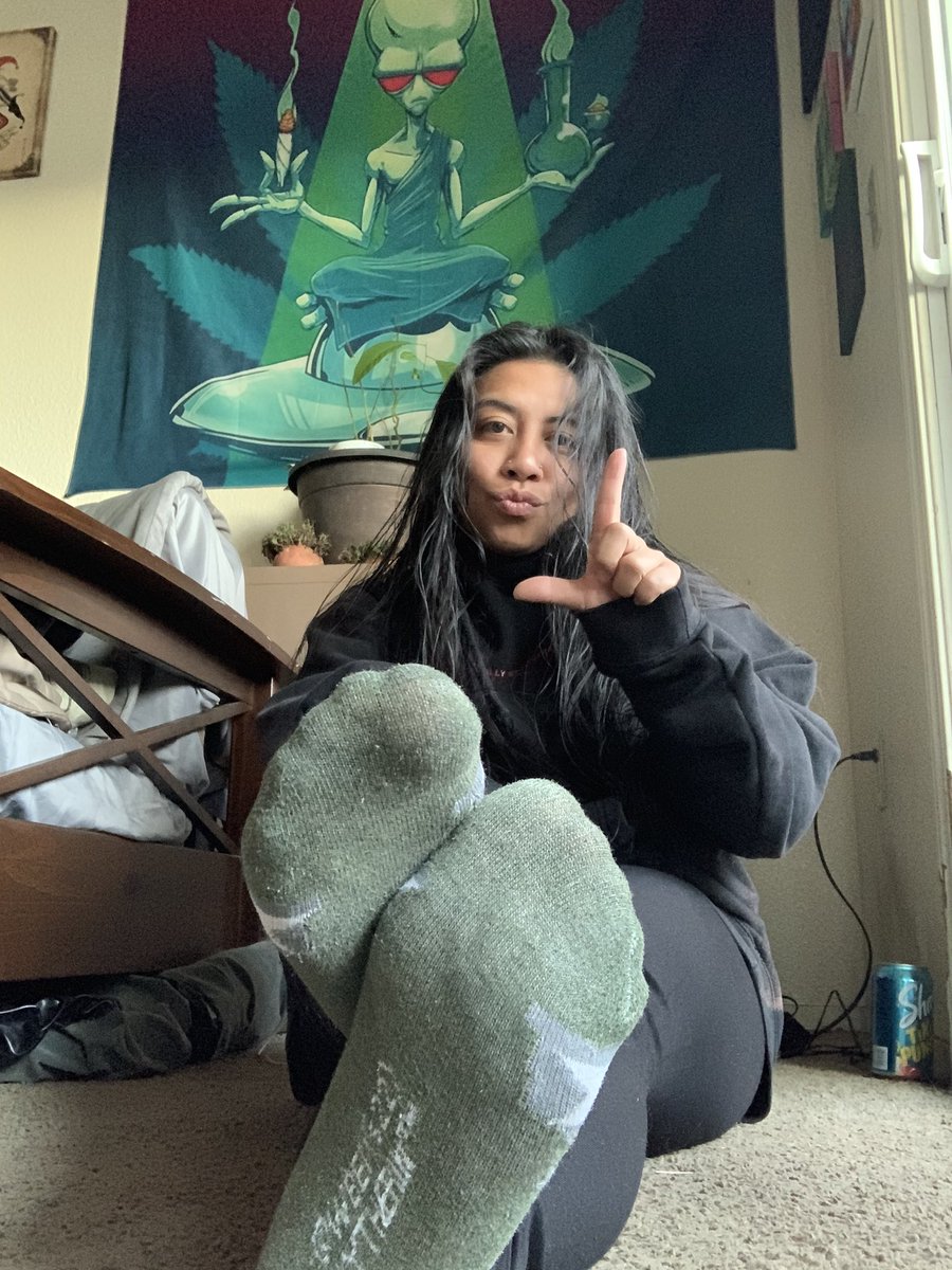 Monday morning foot freaks and losers, get to work.