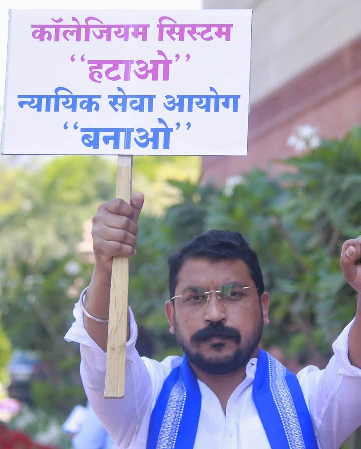 बात पते की ।
<a href="/BhimArmyChief/">Chandra Shekhar Aazad</a> 
<a href="/AzadSamajParty/">Aazad Samaj Party - Kanshi Ram</a> 
<a href="/MaheshPahwalASP/">Mahesh Pahwal ASP</a> 
<a href="/HimanshuValmi13/">Himanshu Valmiki</a>