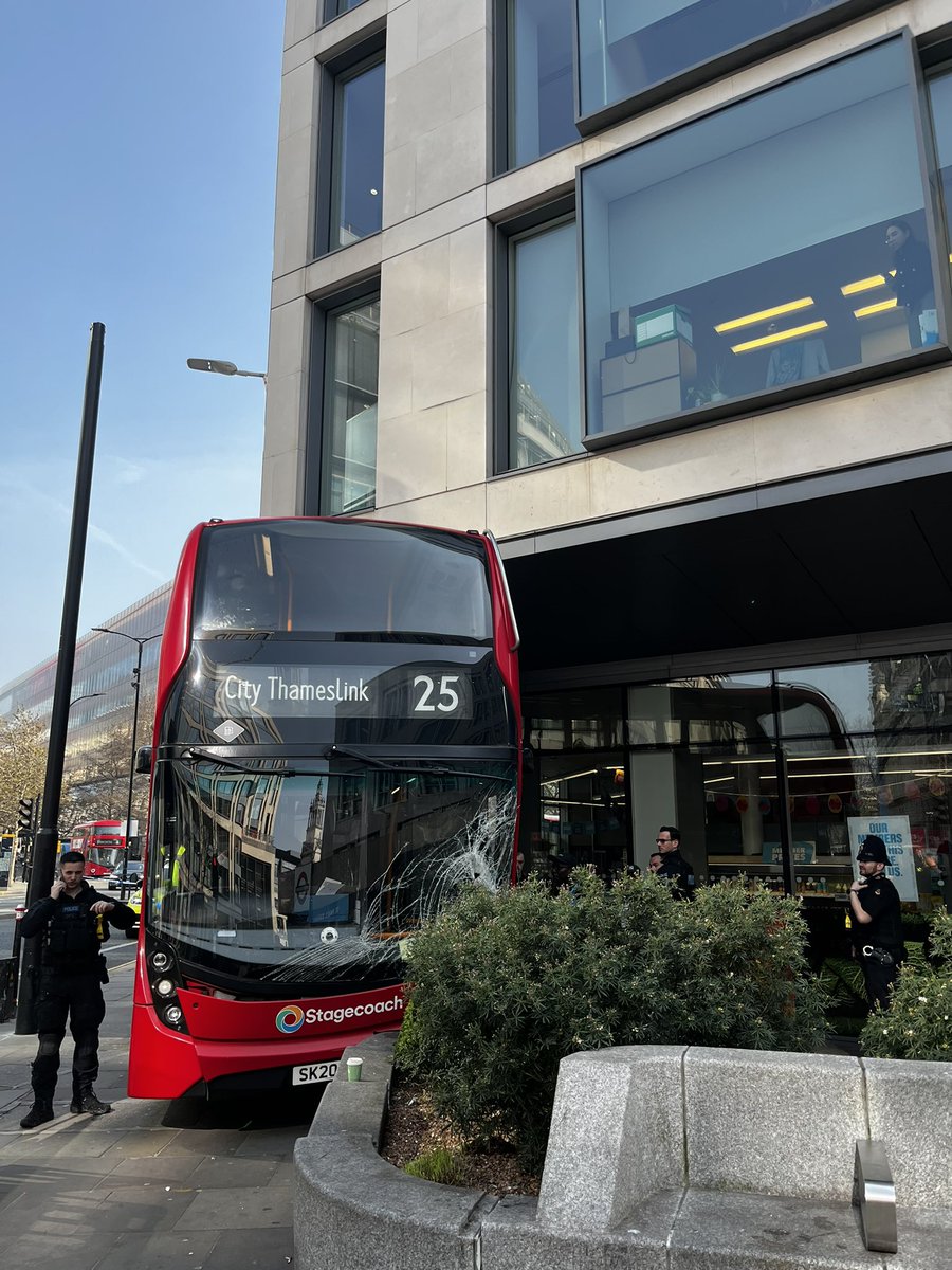 Wrong turn in <a href="/CheapsideBA/">Cheapside Business Alliance</a>