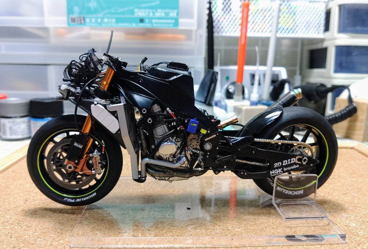 osakin55's tweet photo. TAMIYA YAMAHA YZR-M1`04 Super Detail
ECUやらディスプレイパネル周辺を取付しました。
更に精密感が増して格好良くなったので何とかモチベーションが続いてる感じですね😅
次はハンドル周りの仕上げ進めます。
#バイクプラモ盛上げ隊 #バイク模型が好きだ #TopStudio https://t.co/3ml1dgnBfT