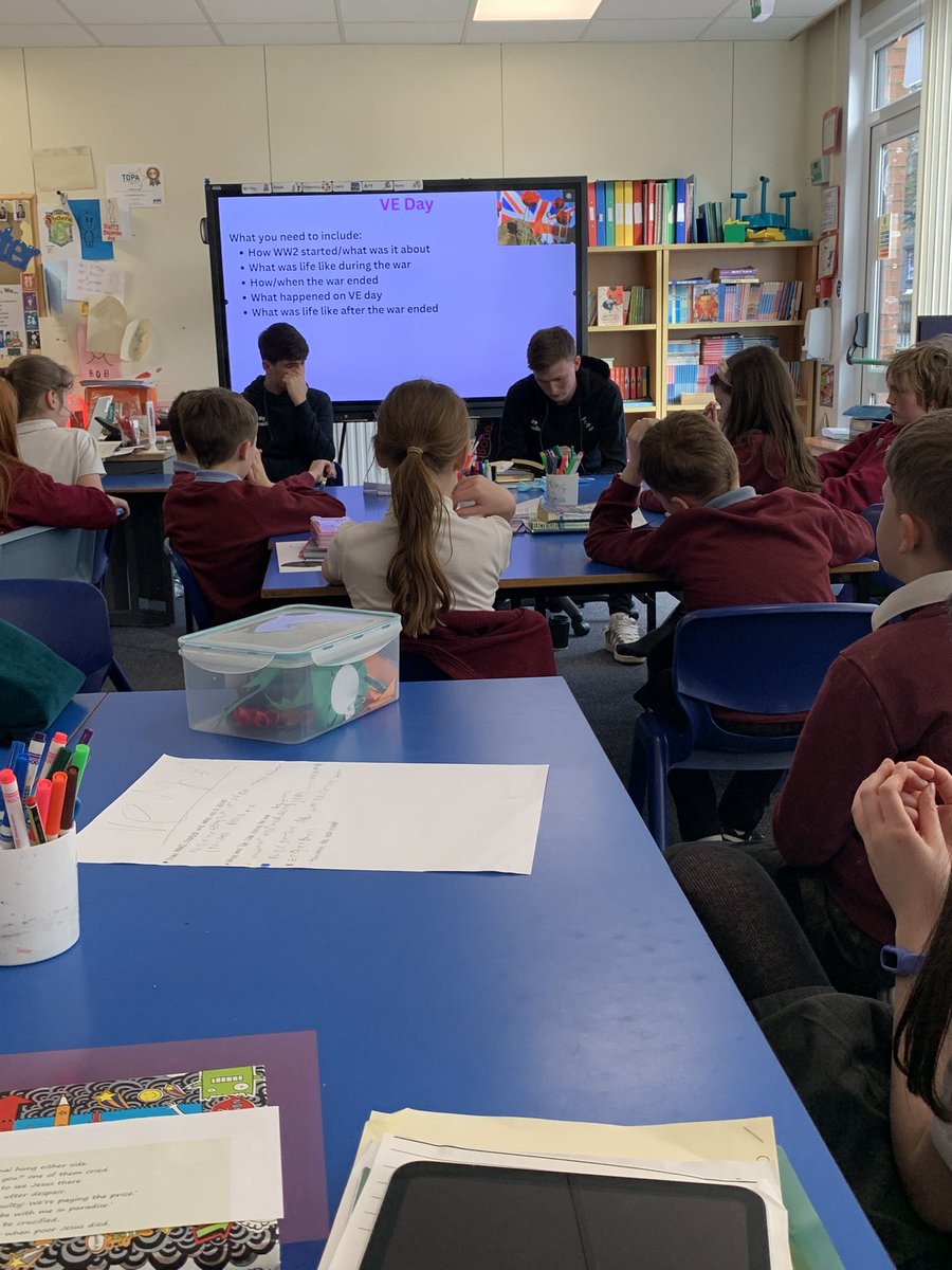 crosshill_ps's tweet image. #SouthAyrshireReads #ayrunited Some visitors reading How to Train Your Dragon to #crosshillclass2