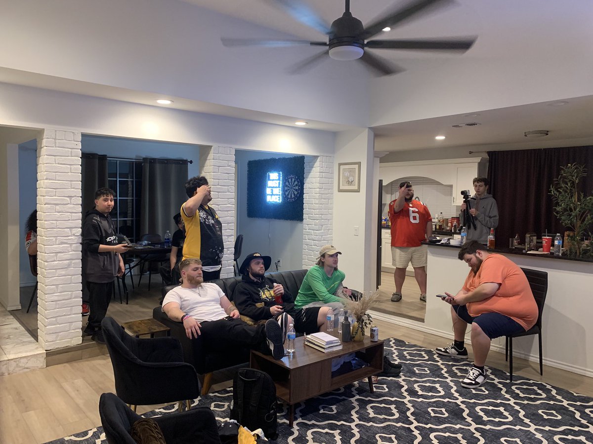 iLLRizz's tweet image. first major in the books 🍻 didn’t come for a t64 but had a great weekend with the boys @Killogyy @TJSwayz @Tylurr___ 
huge shoutout to @StudioSkyfox for helping us make it out 🤝