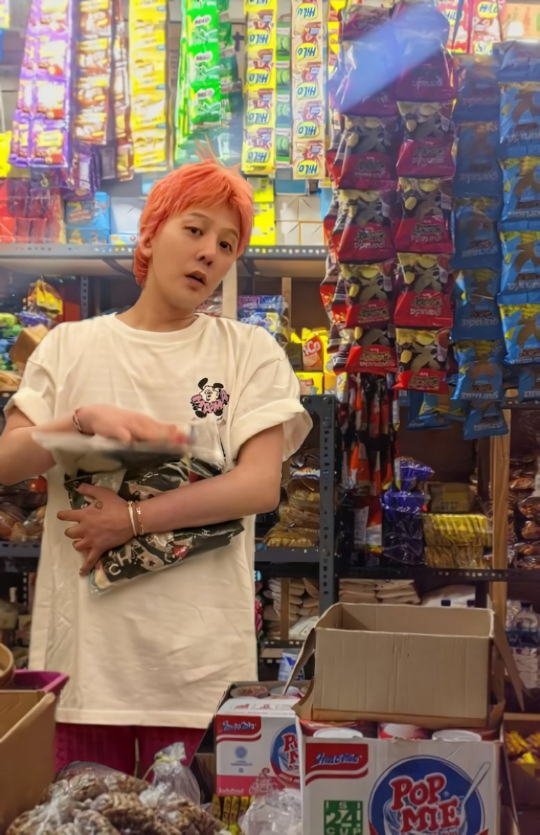 omgdragxn's tweet photo. He gave me that face when i said wanted to take 10 kilos of his sugar and pay it next month https://t.co/GbZ8Z628mu