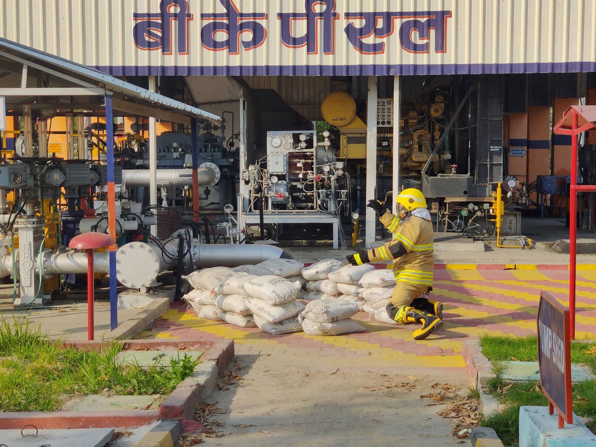 CHANDAULI MUGHALSARAI FIRE & EMERGENCY SERVICE (@chandauli_fire) on Twitter photo दिनांक 24.03.2025 को जनपद चंदौली में फायर स्टेशन मुगलसराय अंतर्गत बी के पी एल में बम स्क्वायड के साथ और फायर सर्विस के साथ मॉक ड्रिल किया गया। <a href="/fireserviceup/">Fire & Emergency Services Uttar Pradesh Police</a> <a href="/chandaulipolice/">Chandauli Police</a> <a href="/UPGovt/">Government of UP</a> <a href="/IndianOilcl/">Indian Oil Corp Ltd</a> दिनांक 24.03.2025 को जनपद चंदौली में फायर स्टेशन मुगलसराय अंतर्गत बी के पी एल में बम स्क्वायड के साथ और फायर सर्विस के साथ मॉक ड्रिल किया गया। <a href="/fireserviceup/">Fire & Emergency Services Uttar Pradesh Police</a> <a href="/chandaulipolice/">Chandauli Police</a> <a href="/UPGovt/">Government of UP</a> <a href="/IndianOilcl/">Indian Oil Corp Ltd</a>