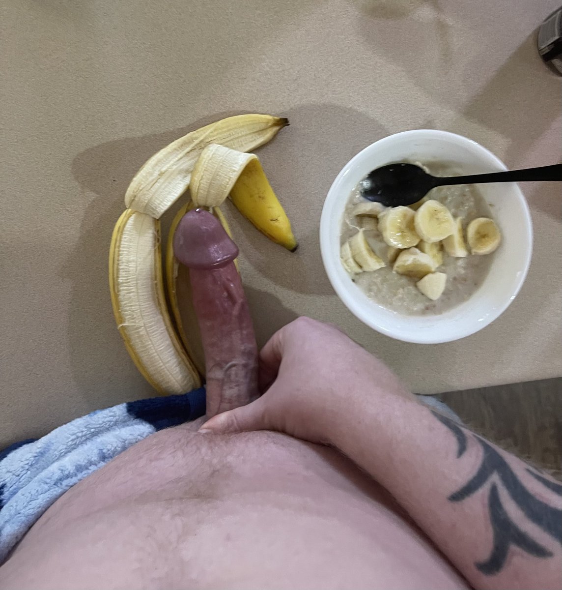 firebahl's tweet photo. Anyone want some breakfast  🍌 https://t.co/K1VIhELASu