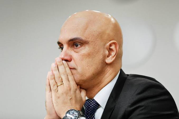 PrimeiroFront's tweet photo. 🚨URGENTE: Sentença de 14 anos para Débora por pichar estátua com batom, faz apoio a anistia "explodir" nas redes sociais, também ouve aumento na rejeição de Alexandre de Moraes, chegando a níveis jamais antes visto. https://t.co/m6Lyf6hEpo