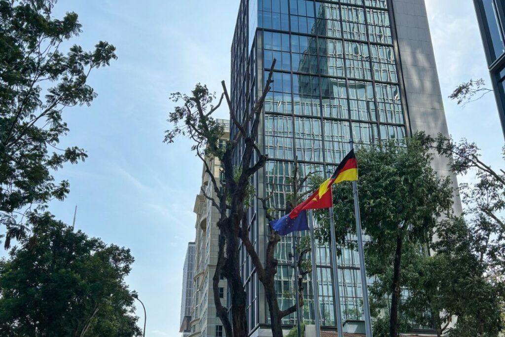 ElevatorWorld's tweet image. The @kachmersal Group has founded a new #subsidiary in the #NoonSquare building in #Seoul, #SouthKorea: #SchmersalKorea Ltd. (image courtesy of Schmersal) buff.ly/1HE0bHK