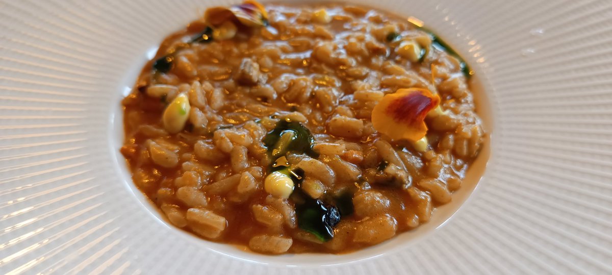 🤯 Arroz cremoso de mejillón con alioli de azafrán y aceite de perejil de <a href="/Andra_Mari_Rest/">Restaurante Andra Mari 🍴</a> ⭐☀️☀️ 🔝