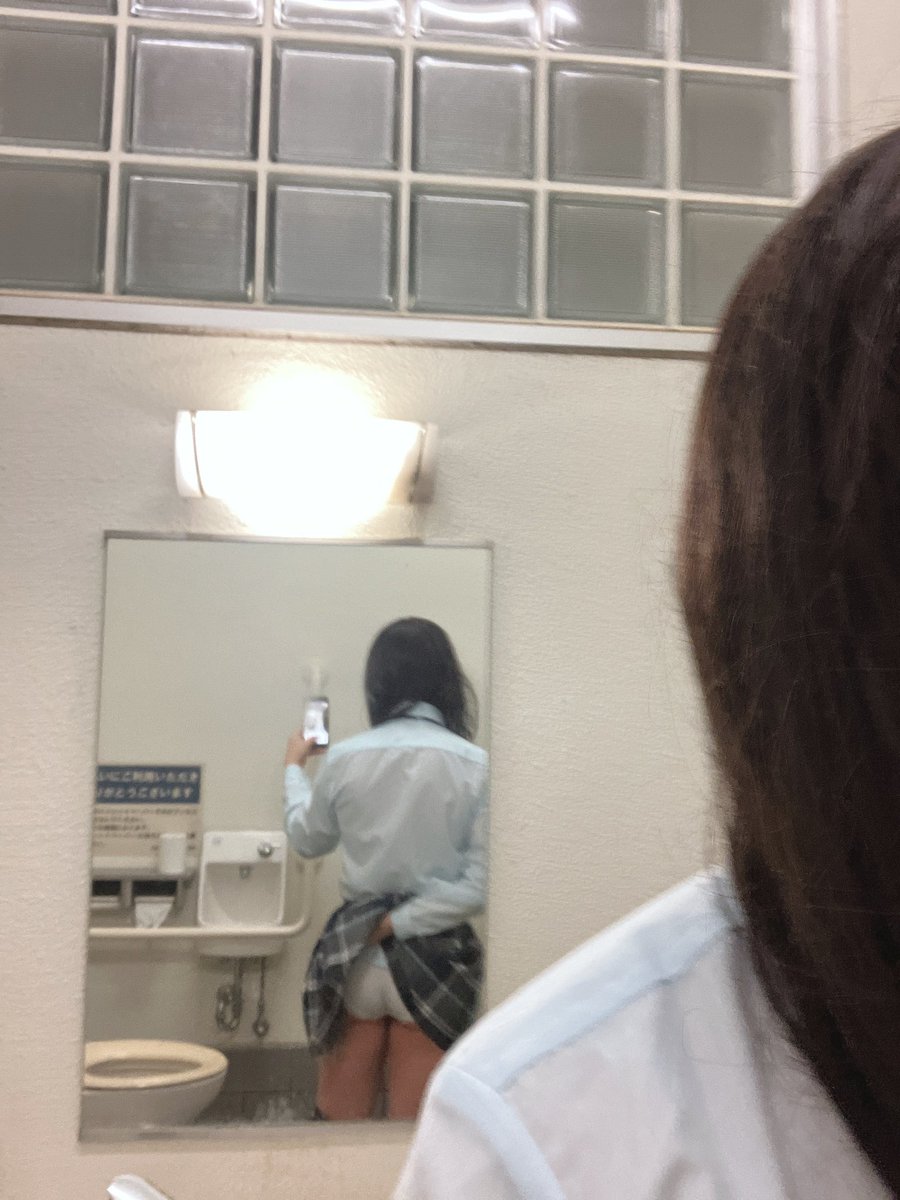 lioncape2's tweet photo. パンチラ前後

#男の娘　#女装 https://t.co/RFwuPmG7kI