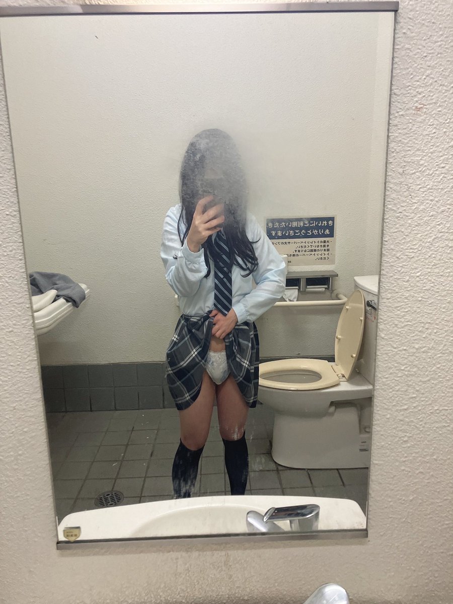 lioncape2's tweet photo. パンチラ前後

#男の娘　#女装 https://t.co/RFwuPmG7kI