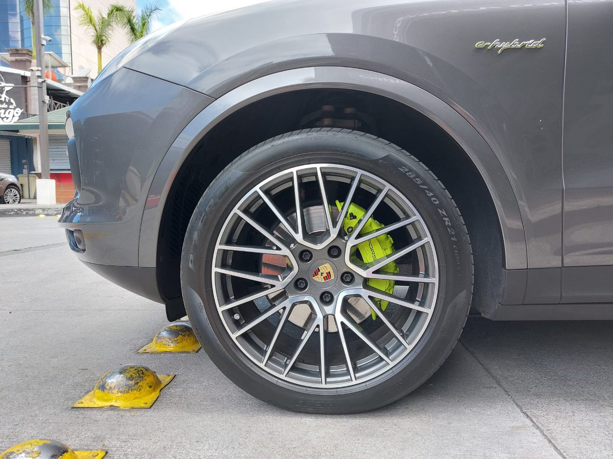 502Motores's tweet photo. PORSCHE CAYENNE E-Hybrid 2021

Vehículo Seminuevo de Agencia
Tipo de vehículo: SUV
Kilometraje: 19,789 kms

🔧 Motor: 3,000
⚙ 6 Cilindros
⛽ Híbrido 
⚡ Transmisión: Secuencial 

*Recibimos tu auto usado con previo avalúo
📲 WhatsApp al +502 2228-7300

🔹 #Motores502 #autosGT https://t.co/xjyeGAPW48