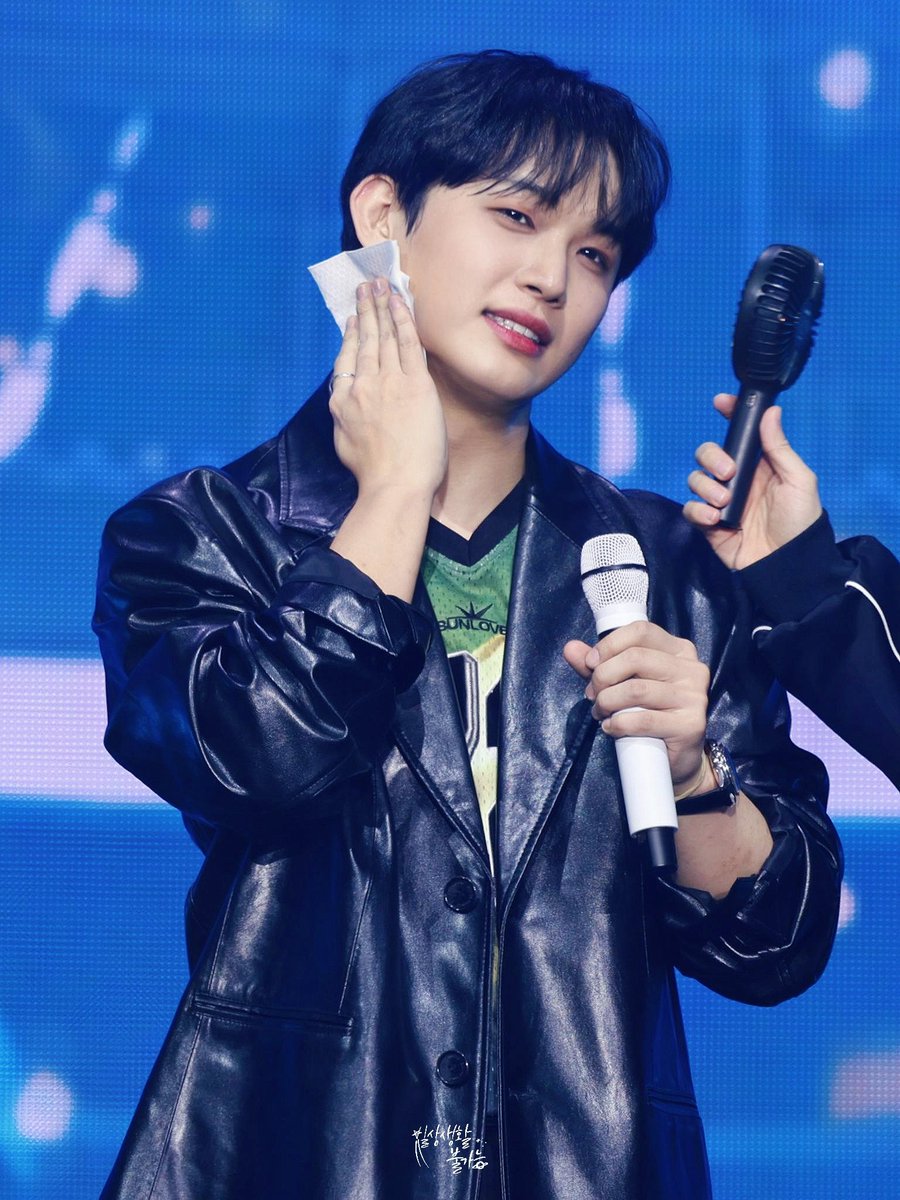hshjini's tweet photo. 임현식 땀닦는 사진만 몇백장😄
근데 이렇게 예쁘게 닦는사람 어딨냐고요
내 눈물이나 좀 닦아야지..ㅋㅋ
#임현식 #BTOB #비투비 #321고멜림픽 https://t.co/VsONytSRjI