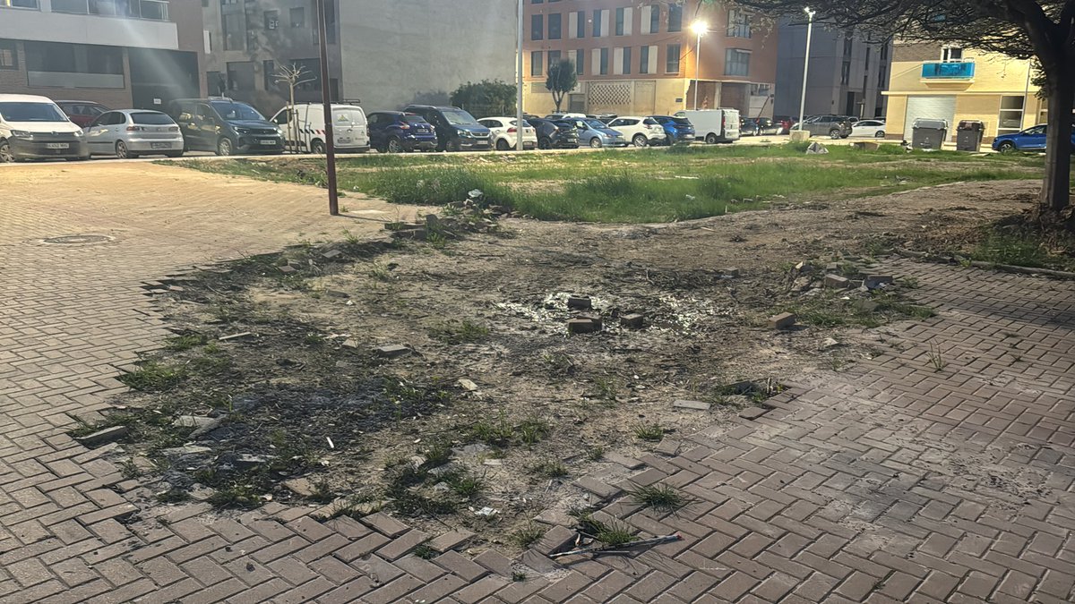 ruben_mito13's tweet photo. La reconstrucción de Paiporta ya se le ha olvidado. https://t.co/tg1ppx954J